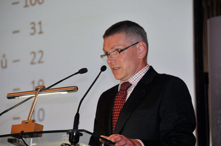 Třetím hlavním vystupujícím byl prezident Asociace obranného a bezpečnostního průmyslu ČR Jiří Hynek