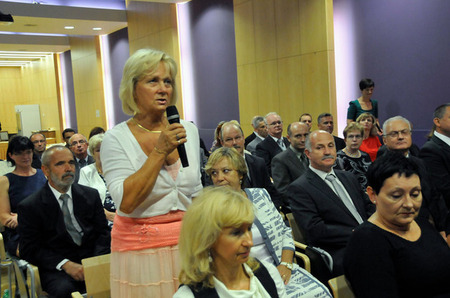 Po přečtení slibu a vyzvání každý jednotlivě, sám za sebe, pronesl: "Tak slibuji!!