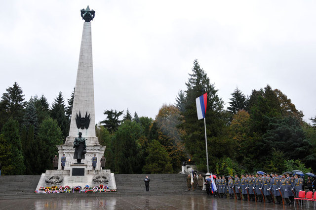 Z pietního setkání ve Svidníku u Památníku sovětským vojákům