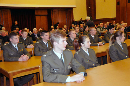 Slavnostního setkání se zúčastnili také studenti vojenských škol