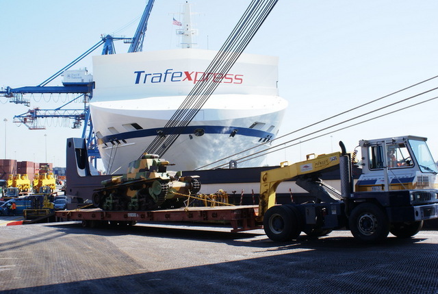  V září 2008 nastoupil tank dalekou cestu k domovu