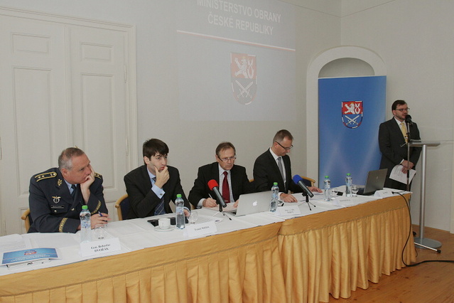  Čestné předsednictvo konference