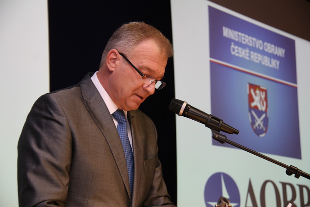  Národní vyzbrojovací konferenci zahájil ministr obrany Vlastimil Picek