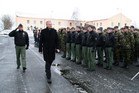 První náměstek ministra obrany V. Picek v doprovodu velitele základny plk. gšt. P. Lančiho 
