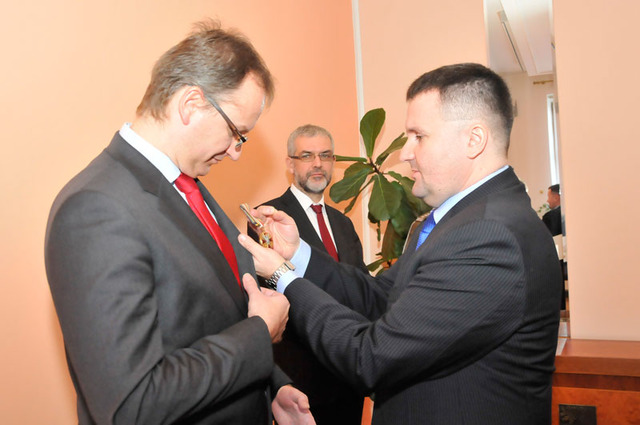 Vyznamenání pro náměstka ministra obrany ČR Daniela Koštovala