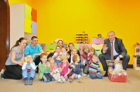 Ministr obrany slavnostně otevřel resortní předškolní zařízení 