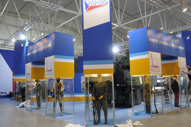 Expozice dostává svou konečnou podobu. Návštěvníky jistě zaujme kontrast figurín v dobových a současných uniformách