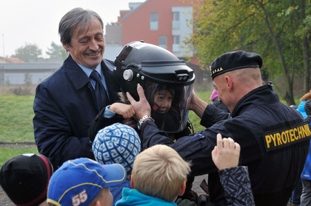 Ministr obrany zahájil Den s Vojenskou policií v pražském Suchdole