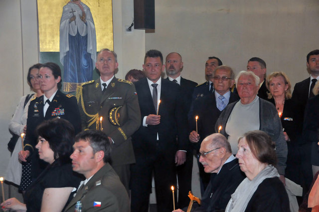 Panychidy v pravoslavném chrámu sv.Cyrila a Metoděje, kde se ukrývali parašutisté, se zúčastnili i zástupci Ministerstva obrany a Generálního štábu AČR