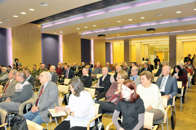 Účastníci konference v sále Posádkového domu armády Praha (1)