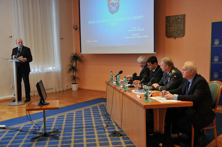 Z tiskové konference