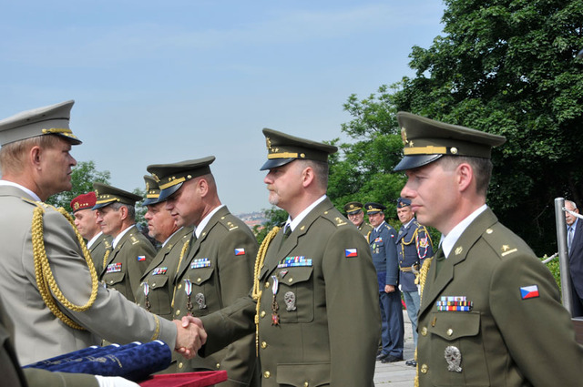 ...a osm Za zásluhy III. stupně