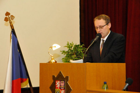 Historik Tomáš Jakl z Vojenského historického ústavu přiblížil podrobněji milníky budování 1. československého armádního sboru v tehdejším SSSR a rozebral hlavní úseky bojů o Kyjev, kde vojáci prokázali svou statečnost a hrdinství