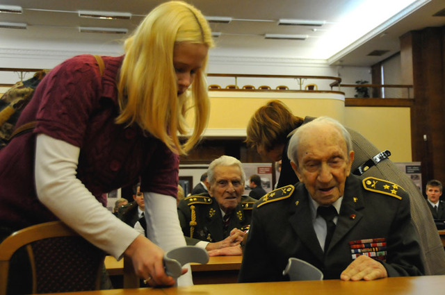 Setkání se zúčastnil i více než stoletý oční lékař plukovník v.v. Gustav Singer, válečný veterán a účastník bojů u Sokolova a Dukly