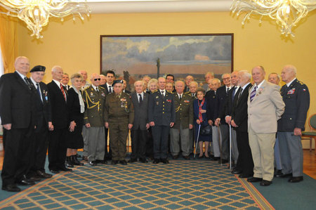 Společné foto s ministrem obrany  22.12. 2011