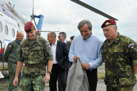 V odpoledních hodinách navštívil ministr obrany Prostějov, kde jeho delegaci přivítali brigádní generál Rostislav Pilc a velitel 601.skss plukovník Karel Řehka