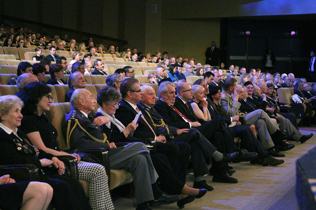 Čestní hosté slavnostního koncertu Ústřední hudby AČR ke Dni vítězství