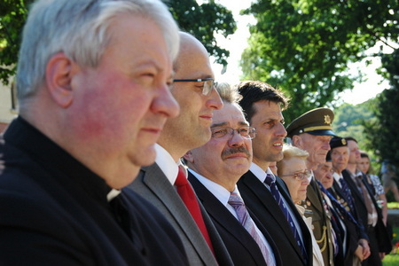 Hosté pietního aktu v Tarnówě