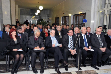  Ministr obrany na zahájení mezinárodní konference