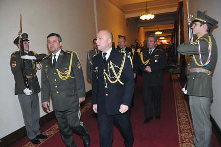Ministr obrany se setkal s vojenskými diplomaty