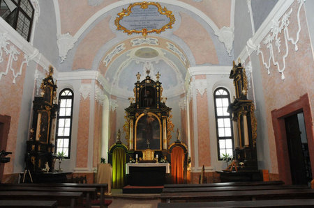 Zámecká kaple Školicího a výcvikového zařízení MO v Komorním Hrádku