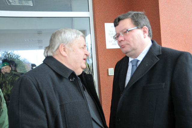 Ministr obrany v rozhovoru s nevlastním synem generála Milanem Brožkem