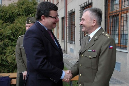 Alexandr Vondra a ředitel ÚVN Miroslav Zavoral