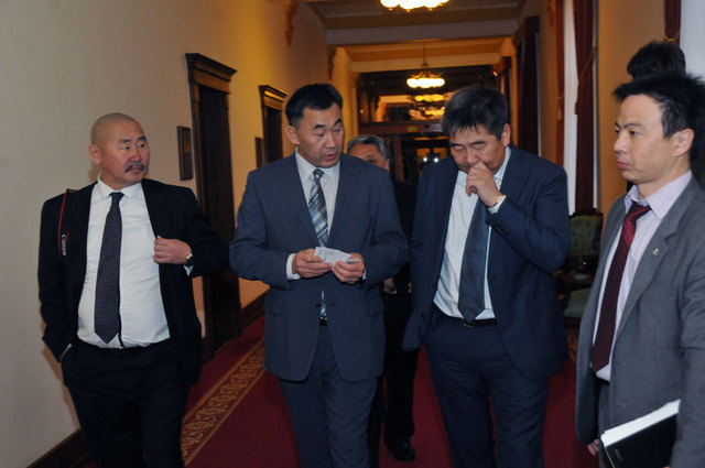 Mongolská delegace po příchodu na Ministerstvo obrany České republiky