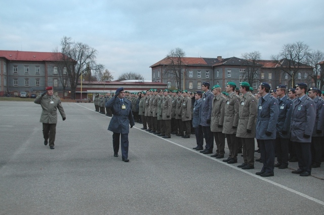 Odkaz 28. října 1918 a současně památku Dne veteránů si připomněli příslušníci Univerzity obrany slavnostním nástupem
