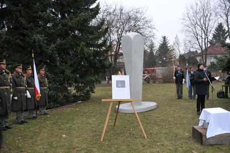 V pražském Suchdole byl odhalen základní kámen k pomníku generála Rudolfa Pernického 