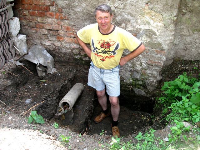 Pod vrstvou popela a hlíny čekaly sedmdesát let památky na generála