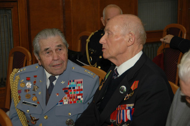 Váleční veteráni 2. světové války - kamarádi, kteří si mají vždy co říci