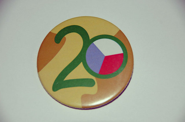 Emblém k 20. výročí vzniku novodobé Armády České republiky