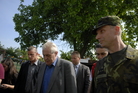 Prezident Miloš Zeman dorazil za vojáky Hradní stráže do Lahoviček. Vpravo plk. Radim Studený, velitel Hradní stráže