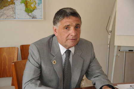 Představitel agentury GEO-SSL generál Petr Pelz, nabízí uchazečům o atraktivní povolání příležitost