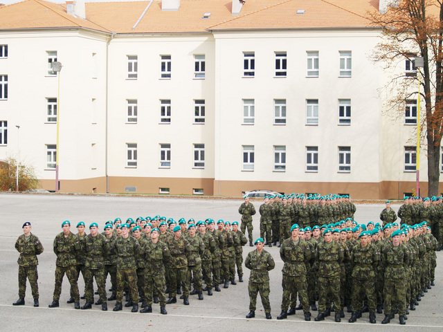 Noví studenti UO se připravují na slavnostní přísahu (1)