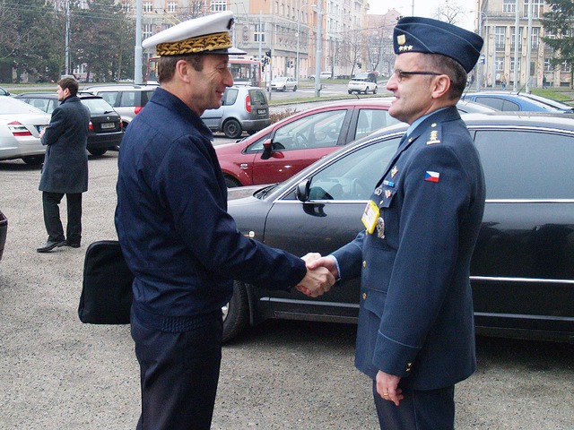 Předsedu Vojenského výboru Evropské unie přivítal na Univerzitě obrany prorektor pro vnitřní řízení plk. gšt. Miloslav Bauer