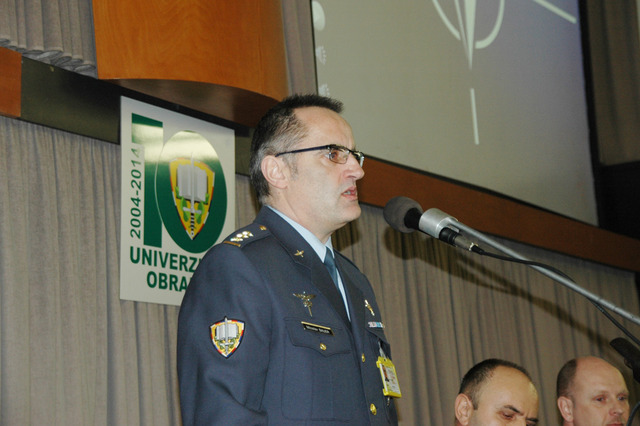Slavnostní shromáždění UO zahájil prorektor pro vnitřní řízení plukovník gšt. Miloslav Bauer