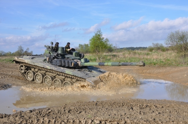 Tank T72M4CZ na testovací jízdě
