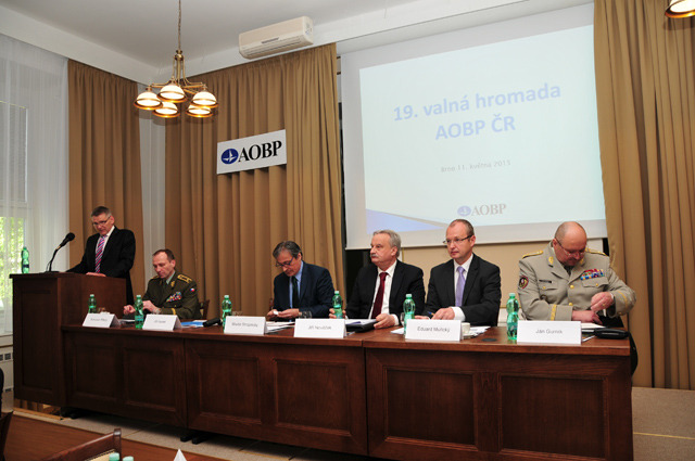 Předsednictvo při zahájení valné hromady AOBP ČR