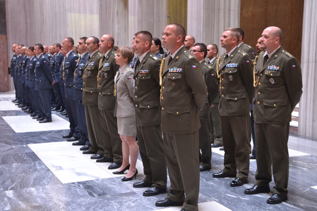 Ze slavnostního nástupu jednotek ze zahraničních operací na území Afghánistánu a Velké Británie