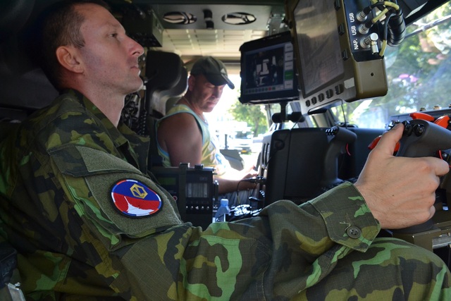 Armáda ČR předvedla zájemcům vojenskou techniku, kterou má ve výzbroji
