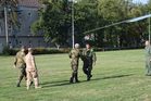  Plukovník Gazda vítá plukovníka Švejdu v hranických kasárnách
