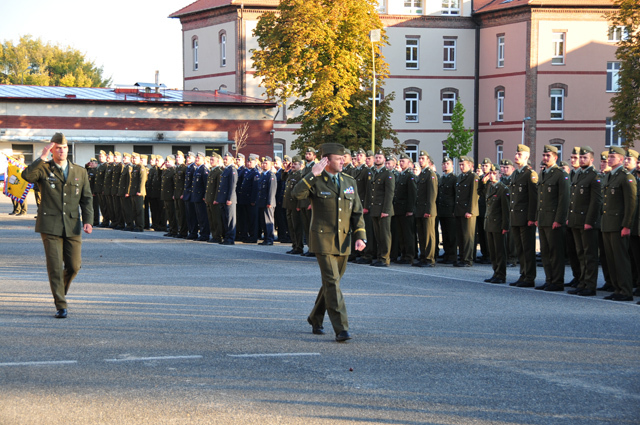 Rektor-velitel UO brigádní generál Bohuslav Přikryl během přehlídky