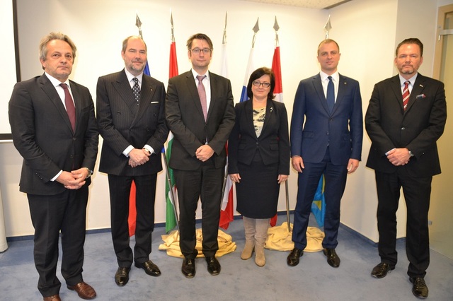 Účastníci jednání Seniorní skupiny V4 na úrovni náměstků ministrů obrany