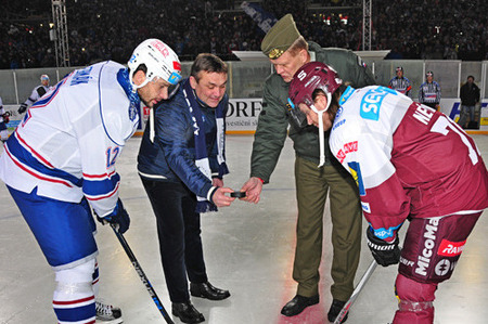Náčelník Generálního štábu AČR slavnostně zahájil utkání Hokejových her 2016