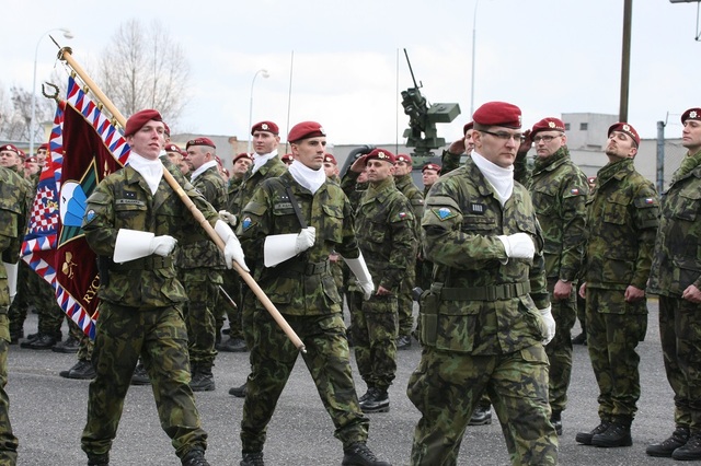 Slavnostní nástup 4. brigády rychlého nasazení při příležitosti předání funkce velitele