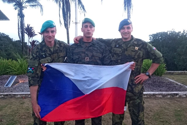 Instruktor Commandos rotmistr Zbyněk Polka (vlevo) a nadrotmistr Martin Hejda