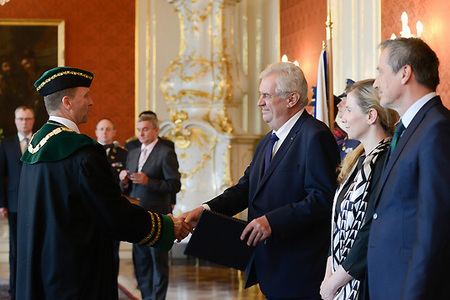 Prezident jmenoval generála Přikryla do funkce rektora UO na druhé funkční období