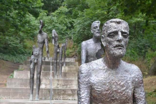 Pomník obětem komunismu v Praze na Újezdě